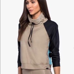 KORAL tan/black/sky blue pullover